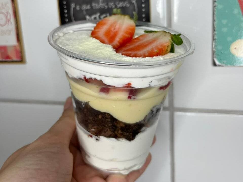 Copo Da Felicidade Ninho Com Morango